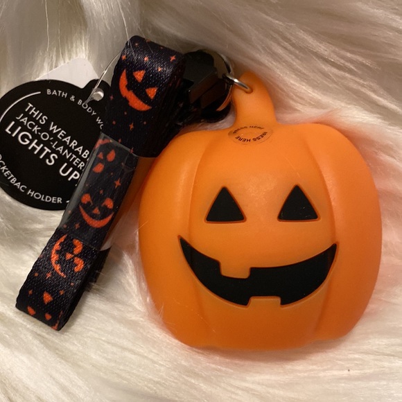 🔴RARE🔴 Wearable LightUp Jack O Lantern Pumpkin 🎃 On Necklace Sanitizer Holder - Picture 3 of 7